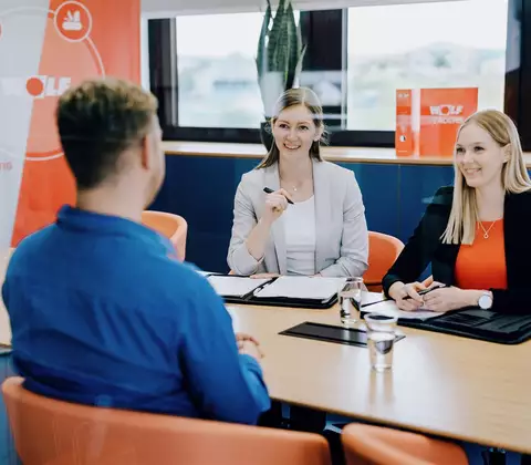 HR Business Partner im Bewerbungsgespräch bei WOLF