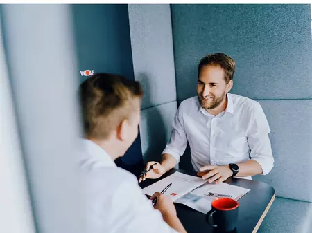 Mitarbeiter bei einem Meeting