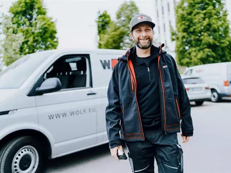 WOLF Service bus & employee