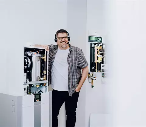 WOLF Service Mitarbeiter am Telefon