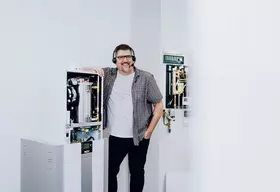 WOLF Service Hotline WOLF Service Mitarbeiter am Telefon