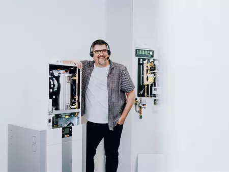 WOLF Service Mitarbeiter am Telefon