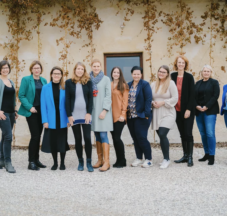 Gruppenfoto WOLF Frauenführungskräftenetzwerk
