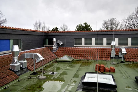 quadratischen Außen- und Fortluftkamine 