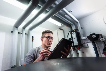 WOLF Servicetechniker im Einsatz