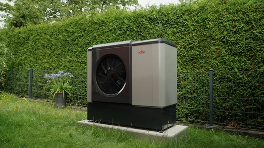 WOLF CHA Wärmepumpe im Einbauzustand