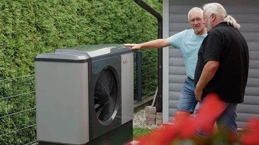 WOLF Monoblock-Wärmepumpe CHA-7 im Einbauzustand