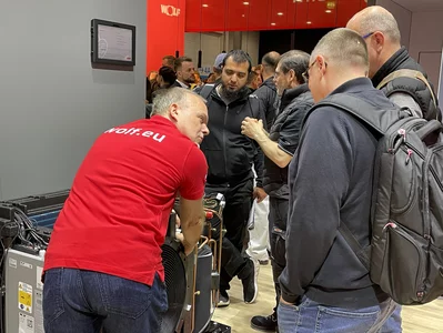 Tiefe Einblicke in die Wärmepumpe gab das Campus-Team am WOLF Stand auf der IFH