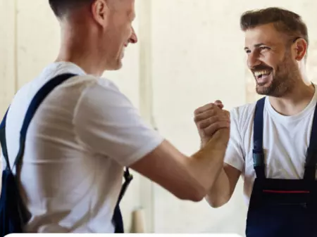 Handwerker klatschen ein