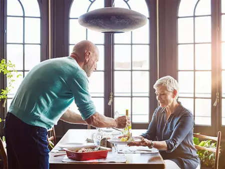 Oil boiler TOB - Couple having dinner