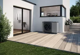 WOLF Wärmepumpe CHA Monoblock WOLF CHA Monoblock Außeneinheit auf Terrasse