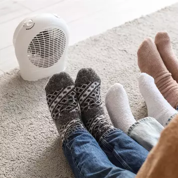 Stromheizung und Füße in Socken