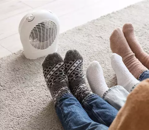 Stromheizung und Füße in Socken