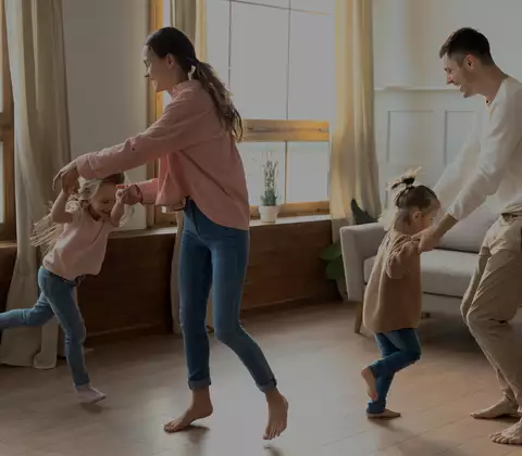 Familie glücklich zu Hause