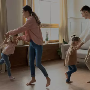 Familie glücklich zu Hause