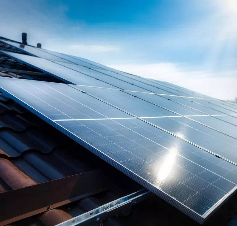 Befestigung einer Photovoltaikanlage auf dem Dach 