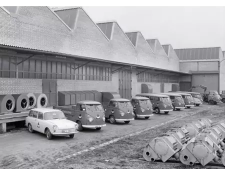 WOLF company grounds black/white