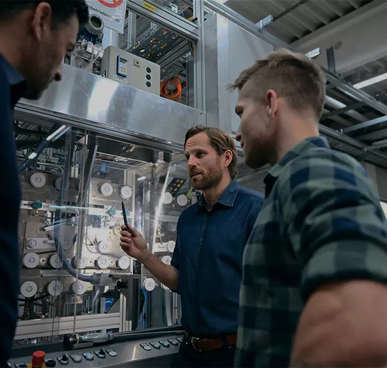 Wolf Mitarbeiter am Gerät