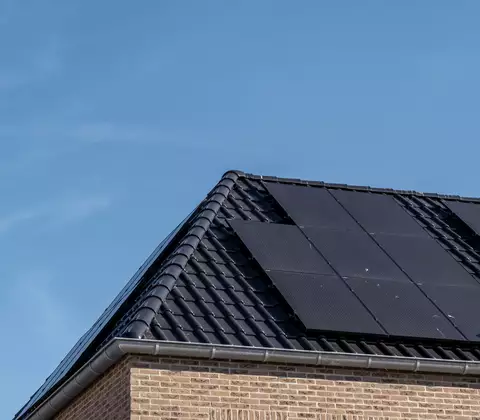 Sistemas WOLF y Espacios sostenibles. Generación por condensación gas/gasóleo, sistema de ventilación y renovable solar térmica